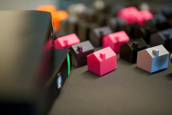 Esplora il risotto ai quattro pepi con crema di taleggio e pere croccanti: un viaggio gastronomico da assaporare!