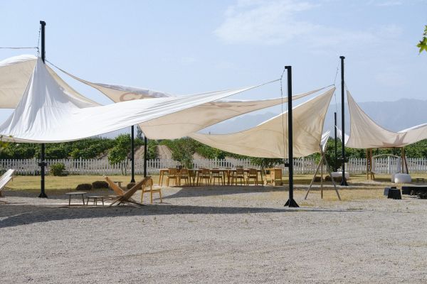 Teli ombreggianti: protezione efficace e decorativa per esterni